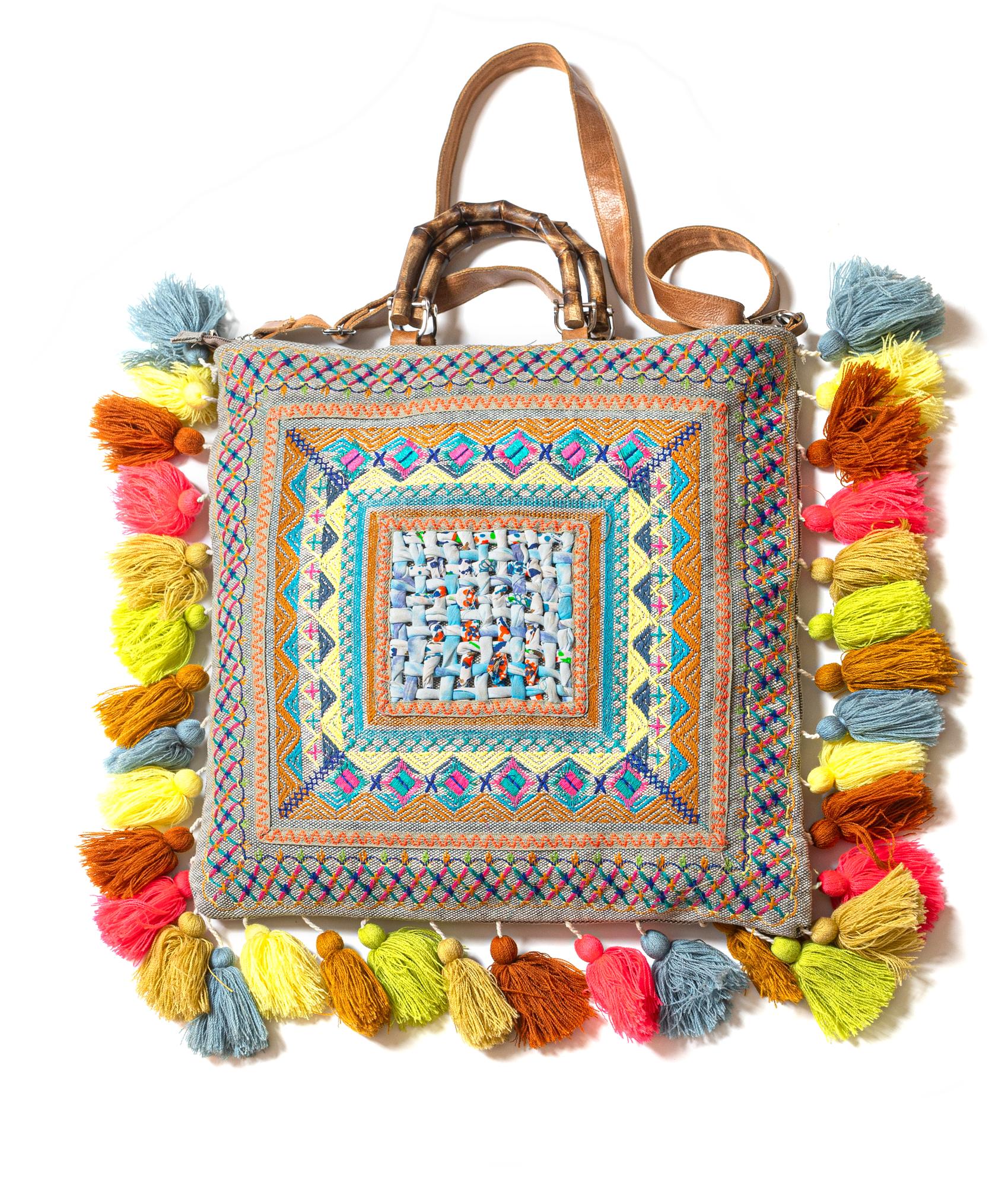 Borsa in tela con ricamo geometrico